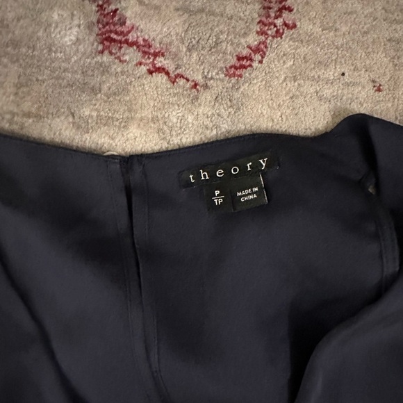 Theory silk sleeveless top P - Picture 5 of 6